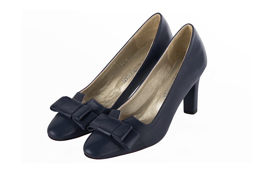 Women's navy blue elegant pumps with a bow on the front. Round toe. High kitten heels - Front view